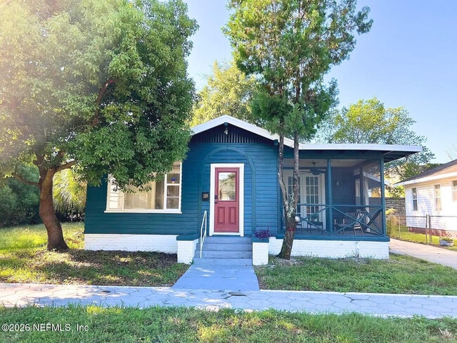 property at 226 E 15th St