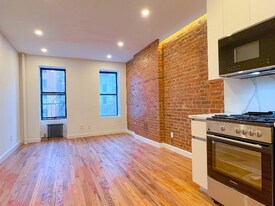 829 9th Ave, Unit #2R in New York, NY - Building Photo
