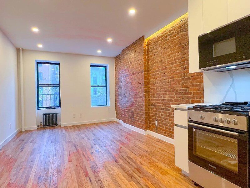 829 9th Ave, Unit #2R in New York, NY - Building Photo