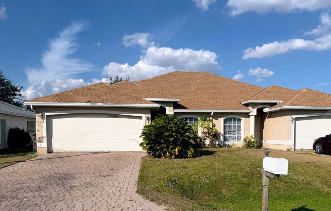 1229-1231 SE 6th Terrace in Cape Coral, FL - Foto de edificio