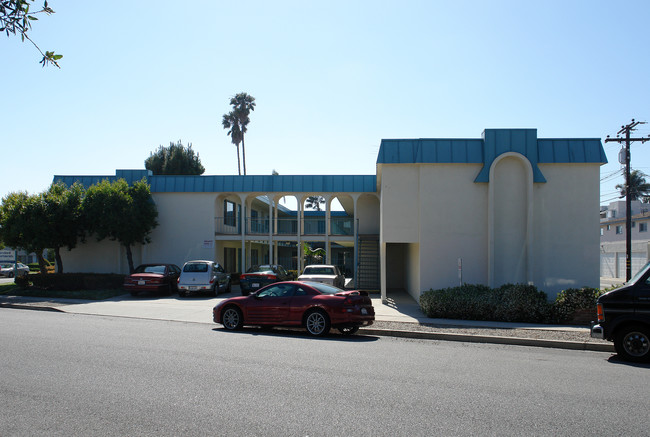 Rexford Apartments in Ventura, CA - Building Photo - Building Photo