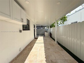 927 SW 18th Ave in Miami, FL - Building Photo - Building Photo