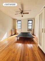 522 W 50th St in New York, NY - Building Photo