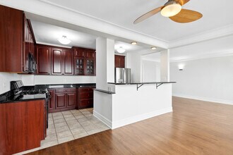 1205 W Sherwin Ave in Chicago, IL - Building Photo - Building Photo