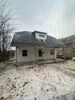 254 Bowmanville St in Akron, OH - Building Photo