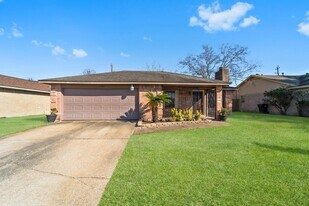 13806 Long Glen Dr in Houston, TX - Building Photo