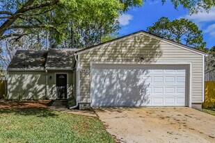 3813 Tree Lake Dr in Jacksonville, FL - Building Photo