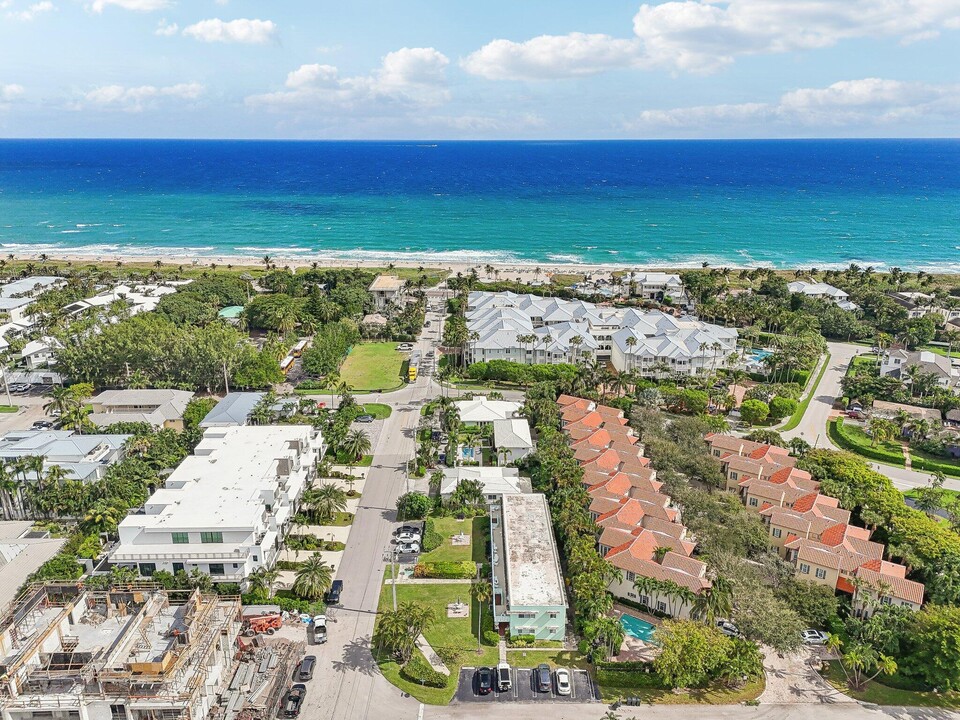 1006 Casuarina Rd in Delray Beach, FL - Foto de edificio