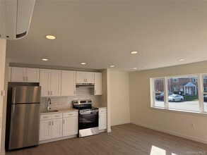 5 Colonial Dr in Wappingers Falls, NY - Building Photo - Building Photo