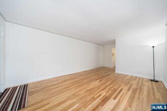 2330 Linwood Ave in Fort Lee, NJ - Building Photo - Building Photo