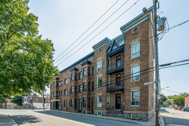 1017 Saint-Vallier Rue O in Québec, QC - Building Photo - Primary Photo