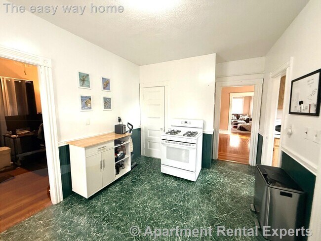 42 Gibbens St, Unit 2 in Somerville, MA - Building Photo - Building Photo