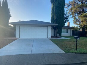 125 Goldy Ct in Vacaville, CA - Building Photo - Building Photo