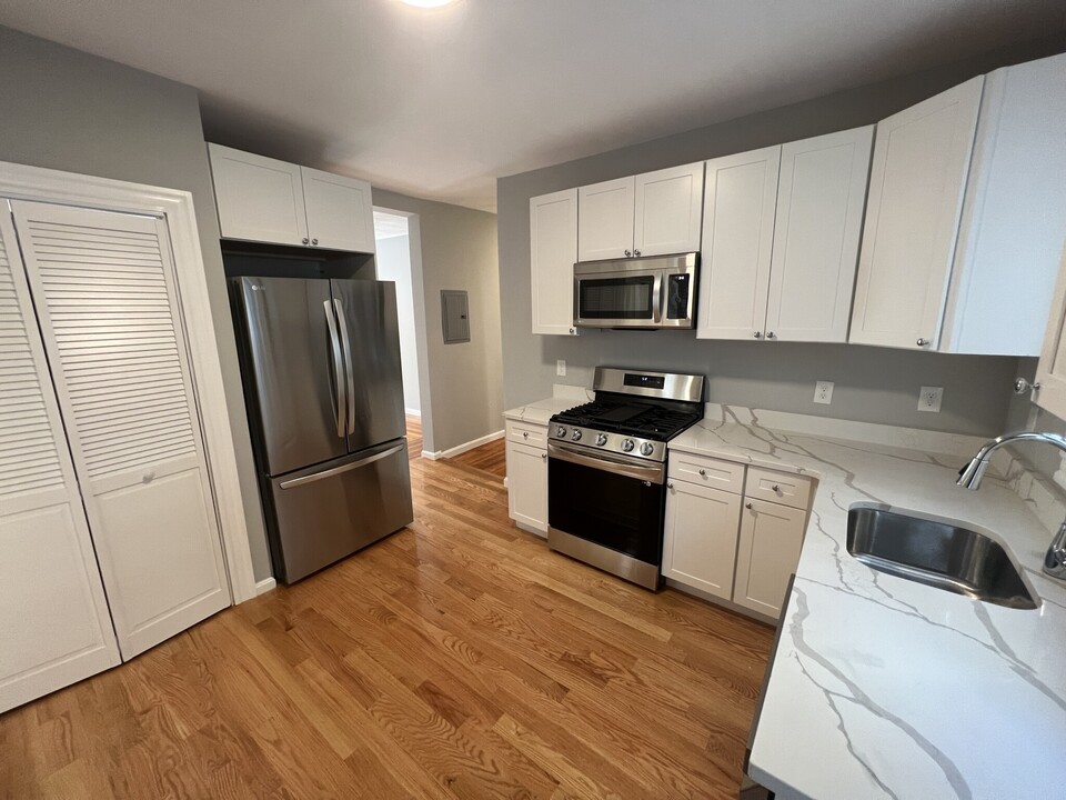 33 Hancock St, Unit 1 in Somerville, MA - Building Photo