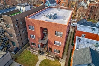 3229 N Kenmore Ave, Unit 3231-3 in Chicago, IL - Building Photo - Building Photo