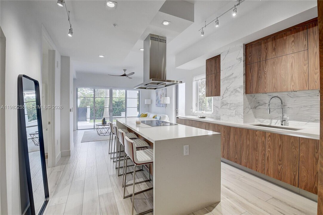 155 E Boca Raton Rd in Boca Raton, FL - Building Photo