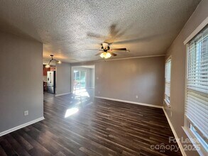 222 Sikeston Ct in Troutman, NC - Building Photo - Building Photo