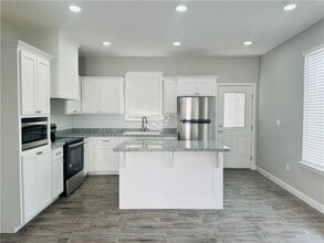 10 Sugar Gdn Dr in Pharr, TX - Building Photo - Building Photo