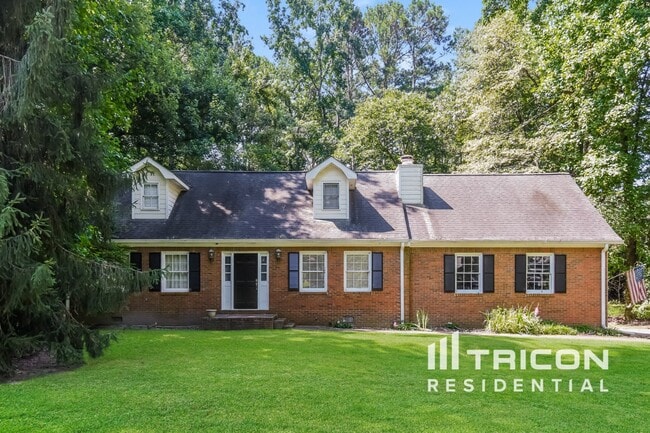 property at 476 Club View Dr