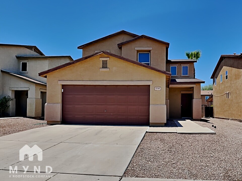 5748 S Manta Ray Rd in Tucson, AZ - Building Photo