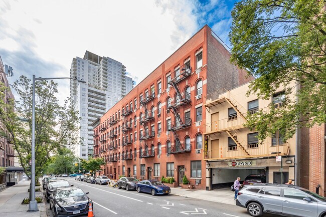 440 E 77th St in New York, NY - Building Photo - Building Photo