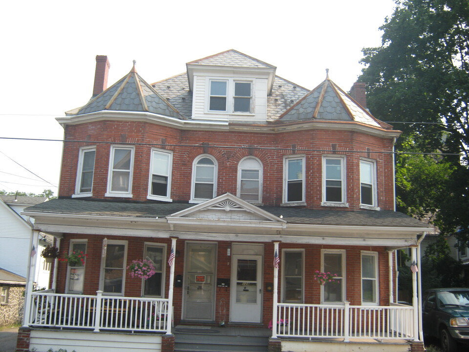 122 Market St in Bangor, PA - Building Photo