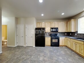 451 Baler Ct in Brighton, CO - Foto de edificio - Building Photo