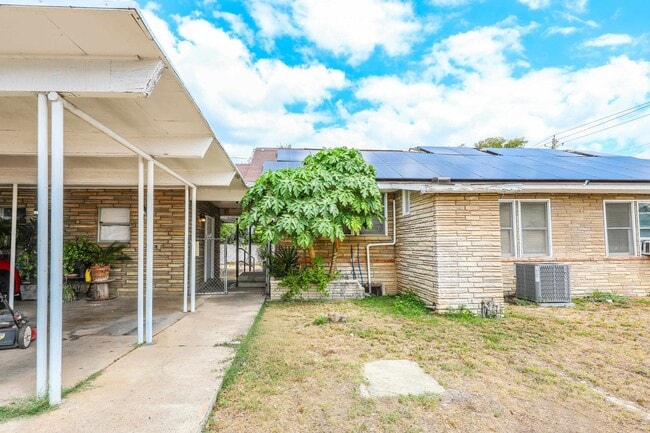 property at 1402 Corpus Christi St