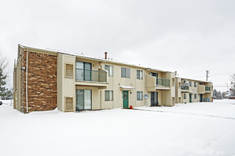 Shoreline Apartments in Sterling Heights, MI - Building Photo - Building Photo