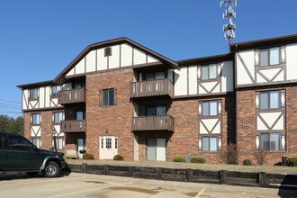 Lakewood Flats and Townhomes in Evansville, IN - Foto de edificio - Building Photo