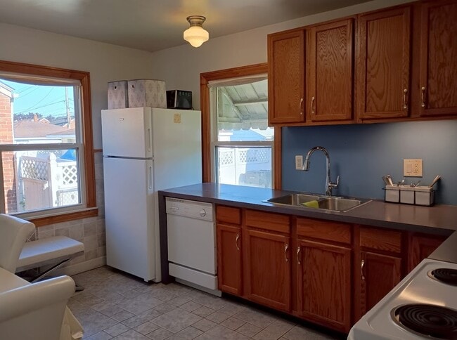 17850 Bayne St in Roseville, MI - Building Photo - Building Photo
