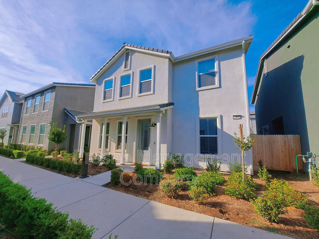 10956 N Blackberry Dr in Fresno, CA - Foto de edificio - Building Photo