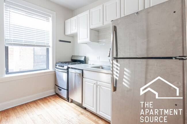 837 W Cornelia Ave, Unit 3N in Chicago, IL - Foto de edificio - Building Photo