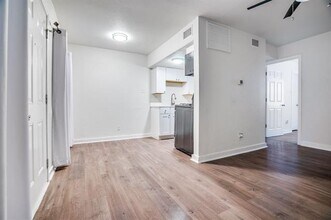 4927 San Jacinto St in Dallas, TX - Building Photo - Building Photo