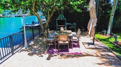 1325 Marseille Dr in Miami Beach, FL - Building Photo - Building Photo