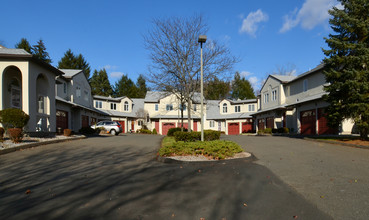 Rosewood, L.L.C. (RWD) in North Haven, CT - Foto de edificio - Building Photo