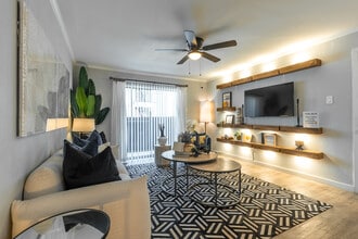 The Ace Apartments in Dallas, TX - Building Photo - Interior Photo