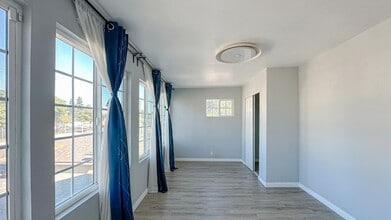 158 W Del Amo Blvd, Unit B in Long Beach, CA - Building Photo - Building Photo