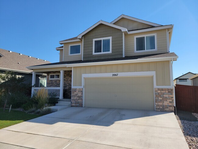 2067 Moon Rise Dr in Windsor, CO - Foto de edificio - Building Photo