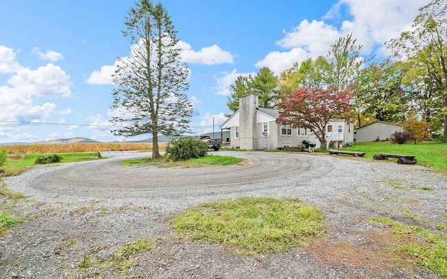 15803 Old Frederick Rd in Emmitsburg, MD - Building Photo - Building Photo