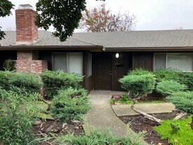 2813 Thornton Ct in Modesto, CA - Building Photo