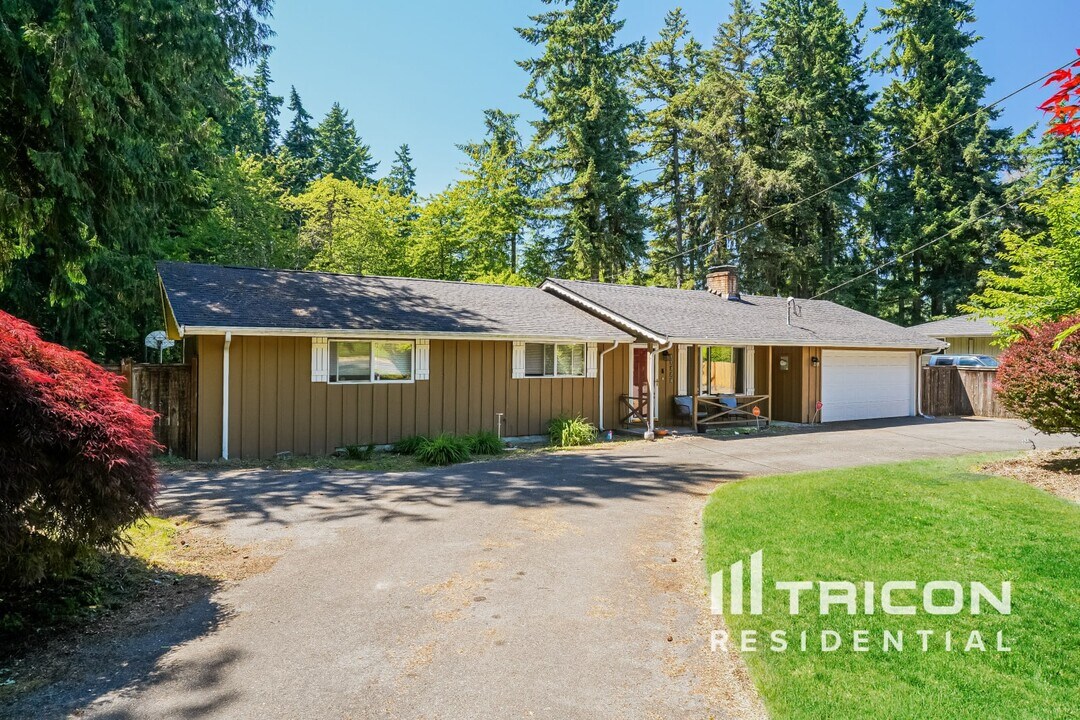 11320 86 Ave E in Puyallup, WA - Building Photo