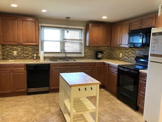 2100 Peters Rd in Reading, PA - Building Photo - Building Photo