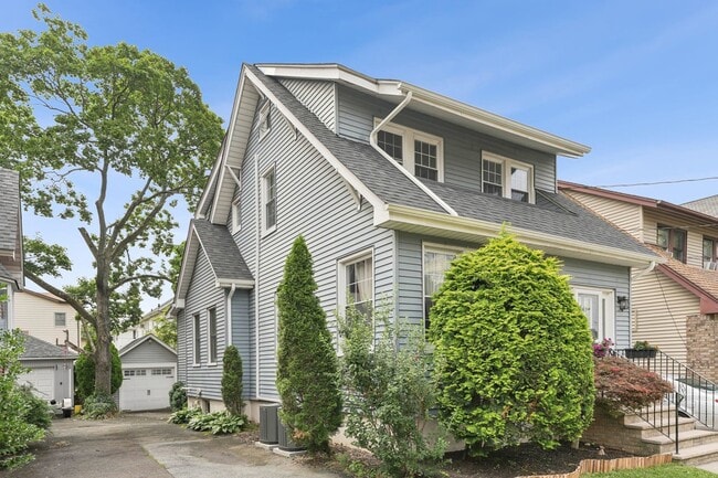 property at 22 Lincoln Pl