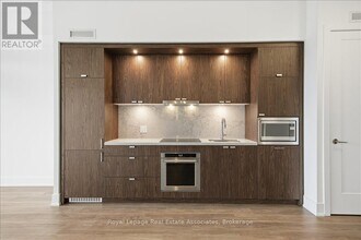 259 The Kingsway in Toronto, ON - Building Photo - Building Photo