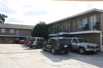 Villa Del Sol Apartments in Houston, TX - Building Photo - Building Photo