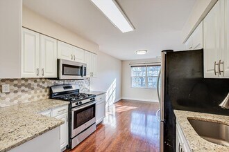 1512 Green Hollow Dr in Woodbridge Township, NJ - Foto de edificio - Building Photo