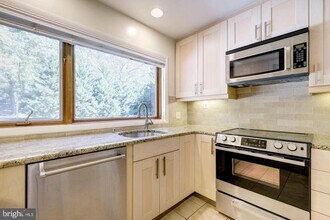 6710 Persimmon Tree Rd in Bethesda, MD - Building Photo - Building Photo