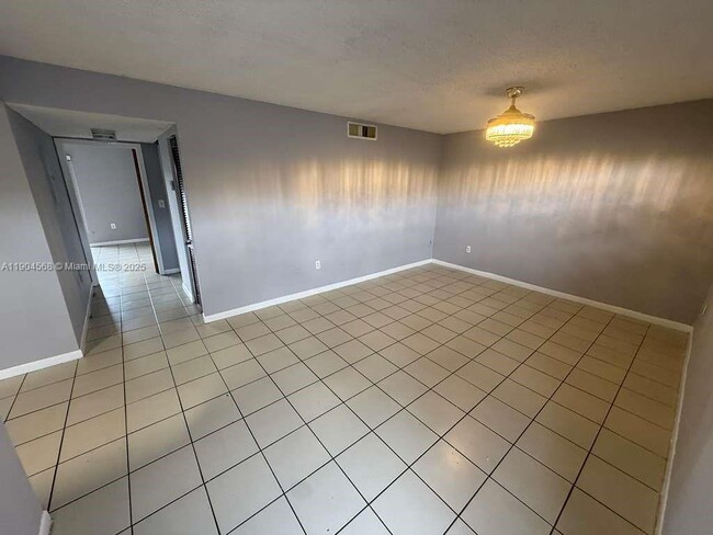 335 W 68th St in Hialeah, FL - Building Photo - Building Photo