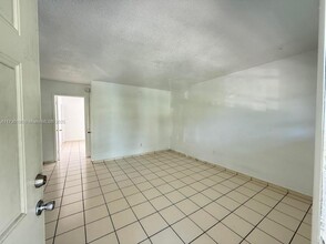 855 W 29th St in Hialeah, FL - Building Photo - Building Photo